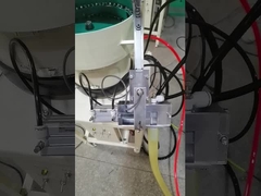 L'alimentatore del dado per il dado e l'alimentatore di Bolt