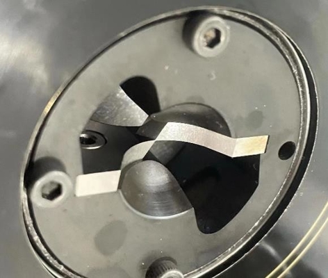 Apprettatrice pneumatica di punta parteggiata doppio della fioritura per la saldatura del dado del punto