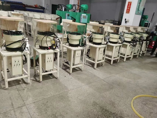 Forme multiple Alimentatore automatico personalizzato per dadi M5 M6 M8 M10 M12