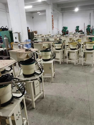Forme multiple Alimentatore automatico personalizzato per dadi M5 M6 M8 M10 M12