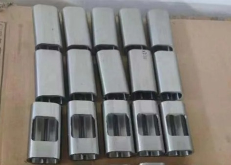 Liner per barili resistenti alla corrosione per processi di estrusione alimentare