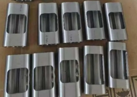 Liner per barili resistenti alla corrosione per processi di estrusione alimentare