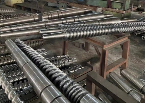 Fabbricazione di macchine per l'estrusione di tubi di plastica