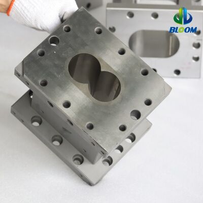 Barrel a doppia vite di alta precisione in lega di nichel con resistenza all'usura per la produzione di PEEK PET PBT