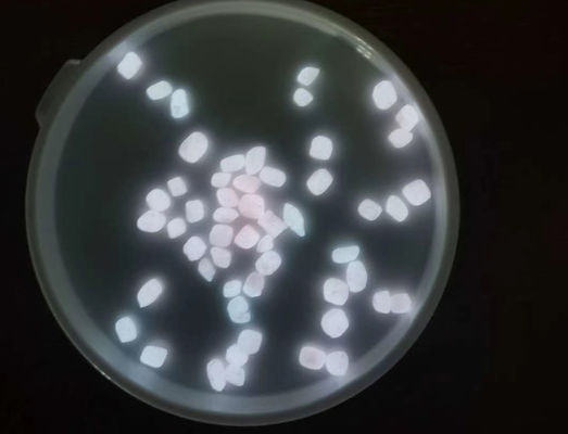 Pietra di incandescenza di rosa di alta luminosità con colore luminoso bianco