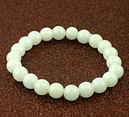Braccialetto di pietra luminescente delle signore con le perle naturali della perla di notte