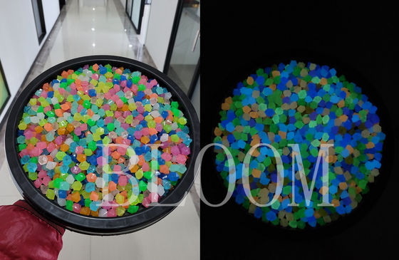 incandescenza di 2mm 3mm nella decorazione di pietra scura del carro armato di pesce del giardino