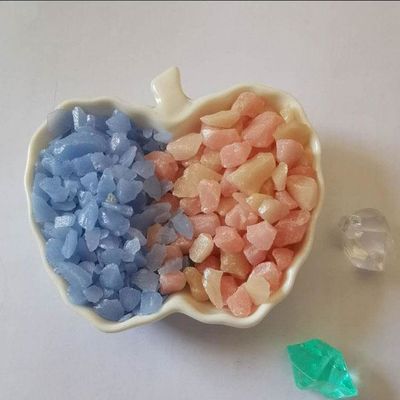 L'incandescenza della ghiaia lapida i materiali luminescenti per la decorazione della strada