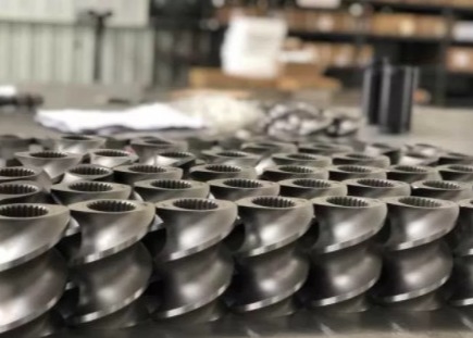 L'estrusore a vite gemellato degli elementi dell'espulsore di Leistritz ZSE 110 parte i pp di plastica PS